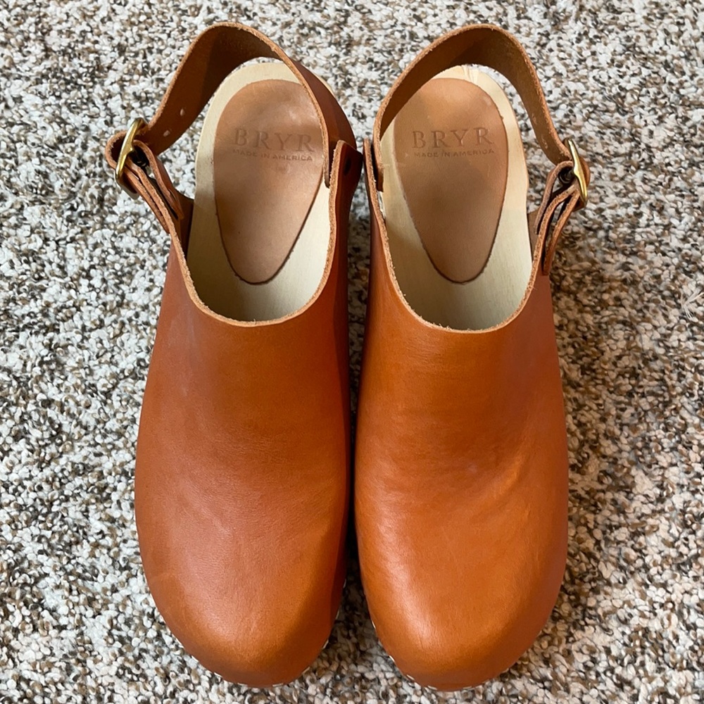 BRYR Suzie Closed Toe Clog, 39